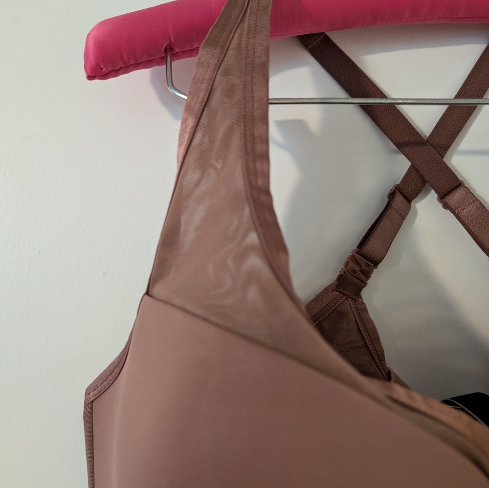 Victoria's Secret Maximum Support Sports Bra View 2